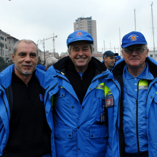 Volontari durante ammassamento n. 25 / 73615