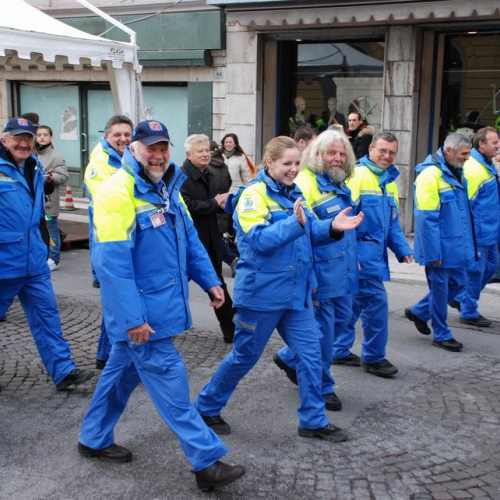 Sfilata e discorsi autorit‡ 114 / 33147