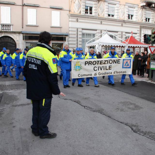 Sfilata e discorsi autorit‡ 115 / 33148