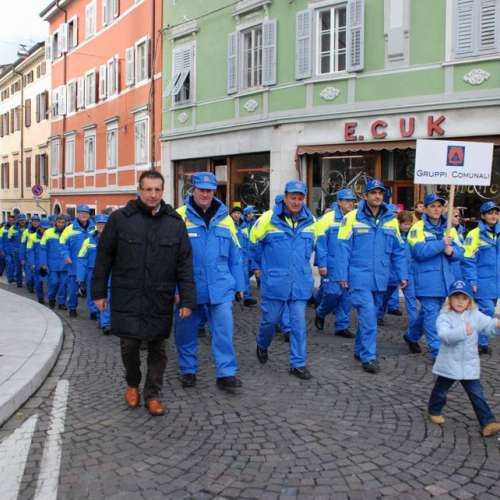 Sfilata e discorsi autorit‡ 116 / 33149