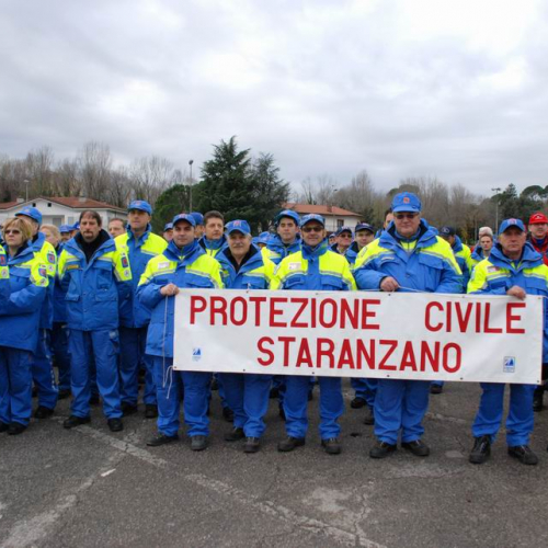 Sfilata e discorsi autorit‡ 135 / 33168