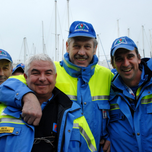 Volontari durante ammassamento n. 32 / 73622