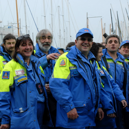 Volontari durante ammassamento n. 33 / 73623