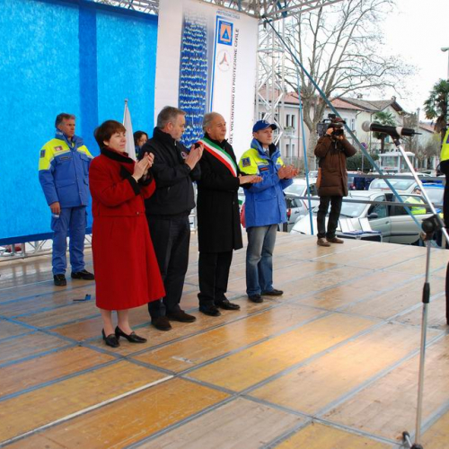 Sfilata e discorsi autorit‡ 142 / 33175