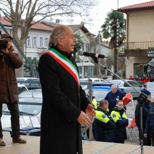 Sfilata e discorsi autorit‡ 144 / 33177