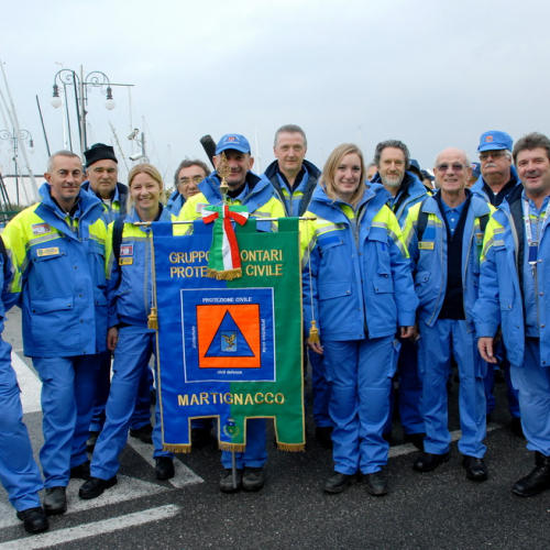 Volontari durante ammassamento n. 36 / 73626
