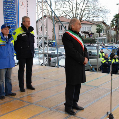 Sfilata e discorsi autorit‡ 145 / 33178