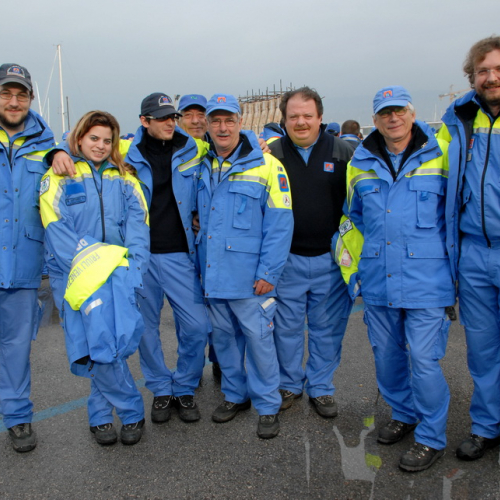 Volontari durante ammassamento n. 42 / 73632
