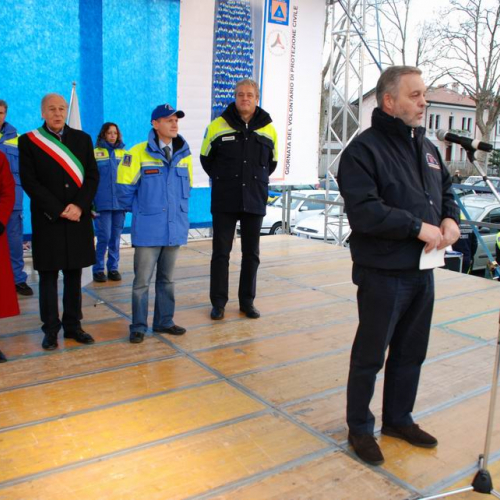 Sfilata e discorsi autorit‡ 150 / 33183