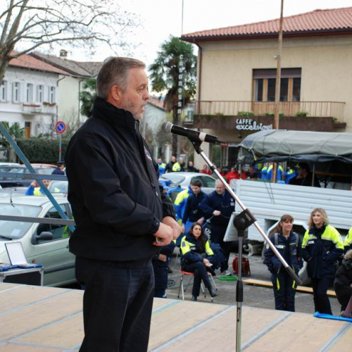 Sfilata e discorsi autorit‡ 151 / 33184