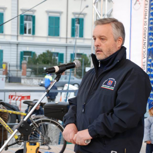 Sfilata e discorsi autorit‡ 154 / 33187