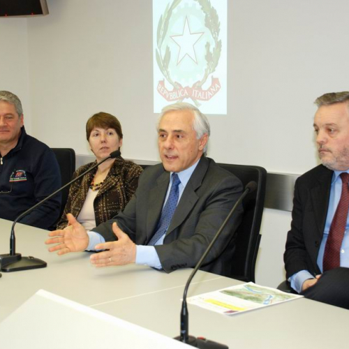 Riunione e conferenza stampa con Prefetti 31 / 35012