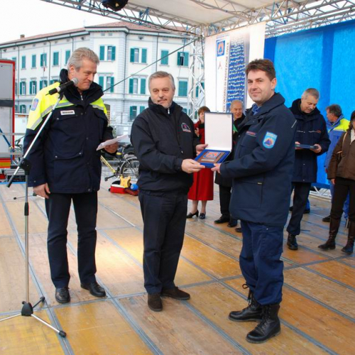 Sfilata e discorsi autorit‡ 164 / 33197