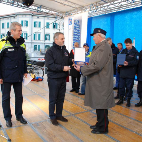 Sfilata e discorsi autorit‡ 165 / 33198