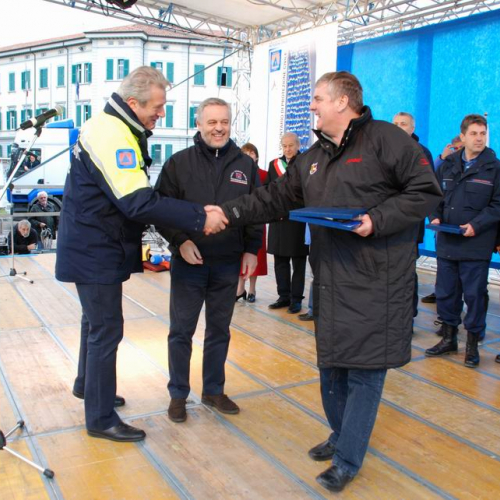 Sfilata e discorsi autorit‡ 167 / 33200