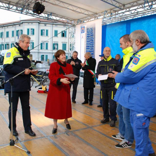 Sfilata e discorsi autorit‡ 169 / 33202