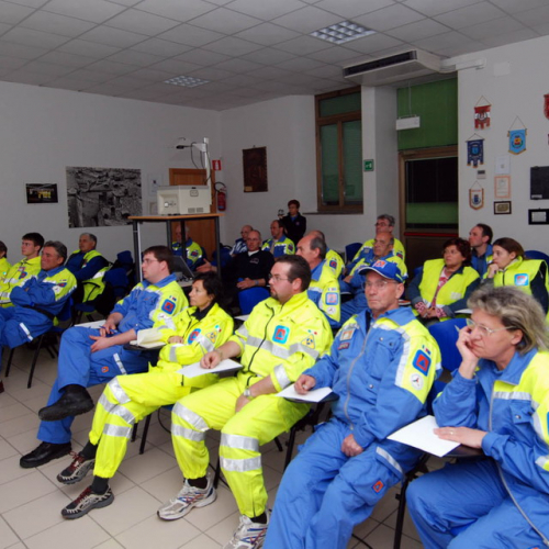 Foto corso teorico allestimento tendopoli 30/04 n. 1 / 22944