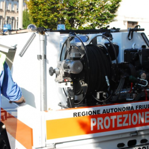 Consegna mezzo AIB a Monfalcone foto n.3 / 111541