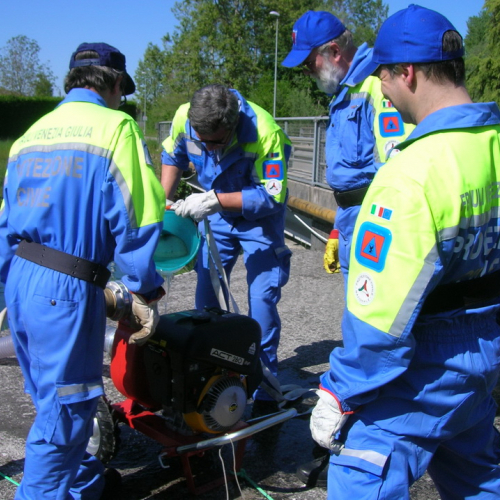 Addestramento uso motopompe 28/04/12 n. 4 / 80014
