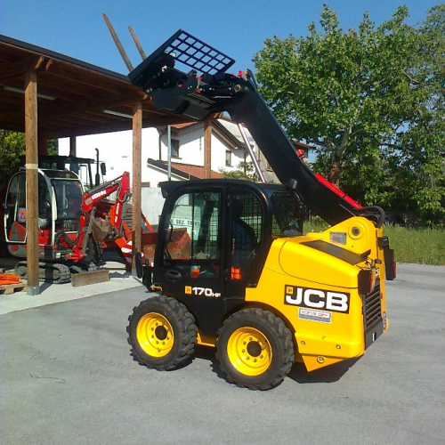 Corso conduzione di macchine movimento terra n. 4 / 81192