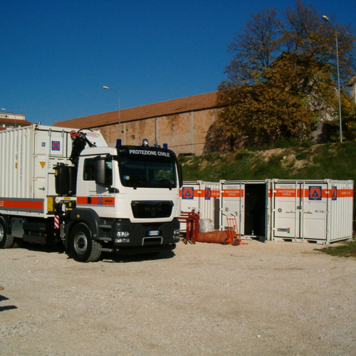 smontaggio attrezzature e tende n. 8 / 45481