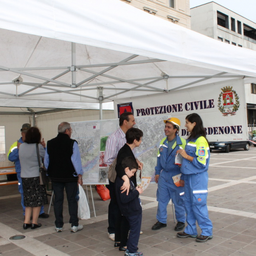 Stand per Terremoto io non rischio" n. 2""tand per "Terremoto io non ris""and per "Terremoto i""nd per "Ter""d p" / 100272