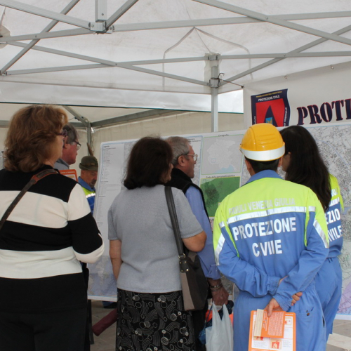 Stand per Terremoto io non rischio" n. 5""tand per "Terremoto io non ris""and per "Terremoto i""nd per "Ter""d p" / 100275
