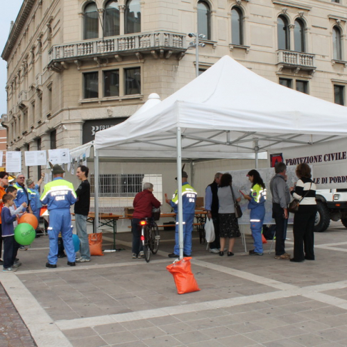 Stand per Terremoto io non rischio" n. 6""tand per "Terremoto io non ris""and per "Terremoto i""nd per "Ter""d p" / 100276