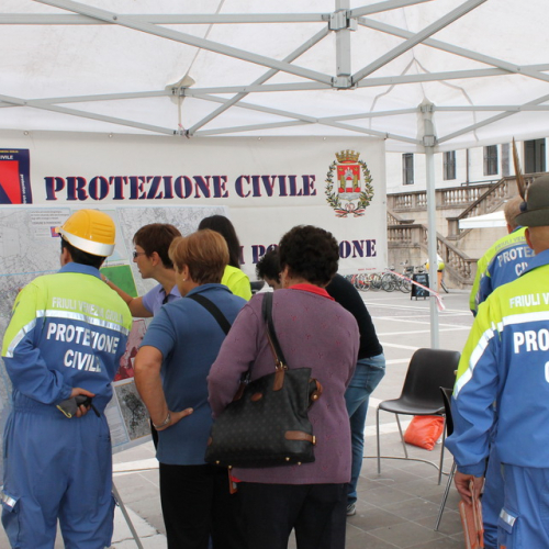 Stand per Terremoto io non rischio" n. 13""tand per "Terremoto io non risc""and per "Terremoto io""nd per "Terr""d pe" / 100283