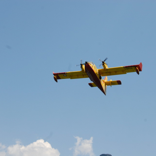 Canadair rifornimento d'acqua a Cavazzo n. 6 / 97783
