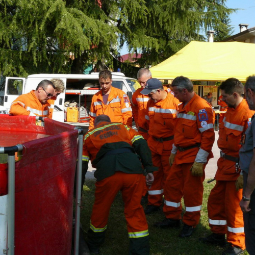 Azzano X: esercitazione AIB del 28/09 n. 37 / 30079