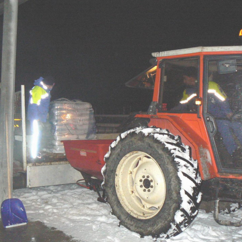Interventi volontari per nevicata 17/12/10 n. 2 / 59524