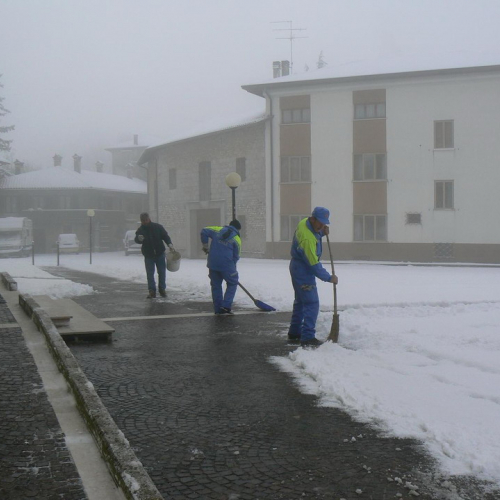 Interventi volontari per nevicata 17/12/10 n. 8 / 59530