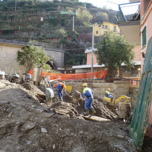 Volontari impegnati a Vernazza n. 6 / 72262