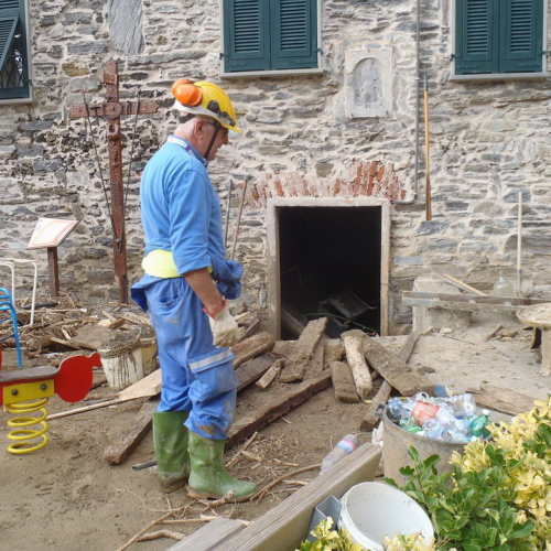 Volontari impegnati a Vernazza n. 14 / 72270