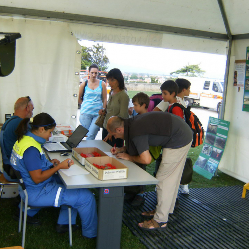 Guarda in gi˘ Guarda in su con la Protezione civile n. 4 / 69659