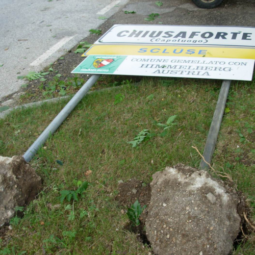 Chiusaforte-Ingresso citt‡ / 3569