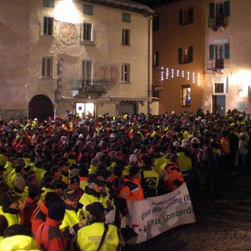 Sfilata e discorsi Autorit‡ n. 32 / 47448