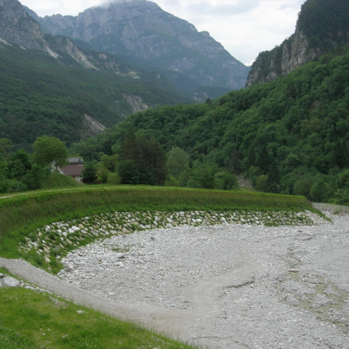 foto CD/R05/051 n. 3b (Rio Forchia - scogliera e terre armate (dopo i lavori)) / 24993