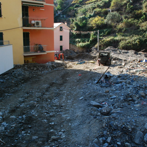 Volontari impegnati a Vernazza n. 1 / 74271