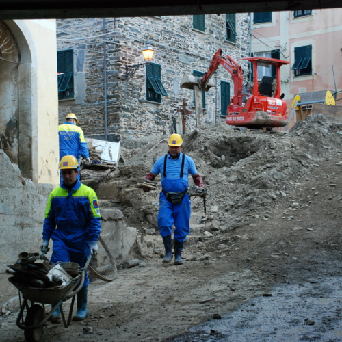 Volontari impegnati a Vernazza n. 12 / 74282
