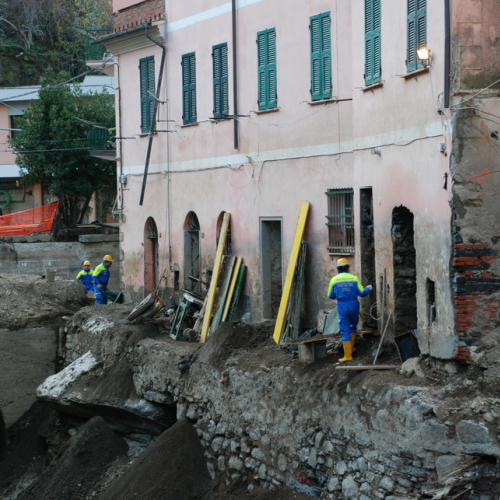Volontari impegnati a Vernazza n. 14 / 74284