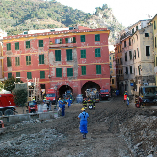 Volontari impegnati a Vernazza n. 17 / 74287