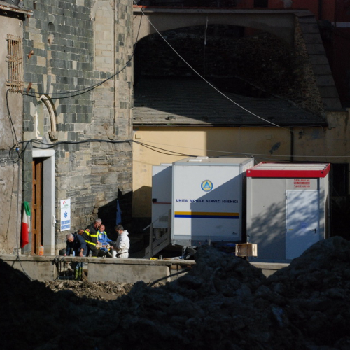 Volontari impegnati a Vernazza n. 18 / 74288