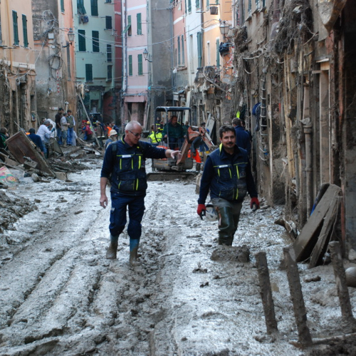 Volontari impegnati a Vernazza n. 28 / 74298