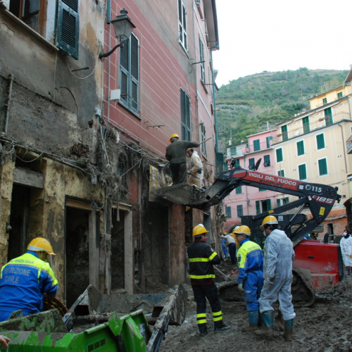 Volontari impegnati a Vernazza n. 33 / 74303