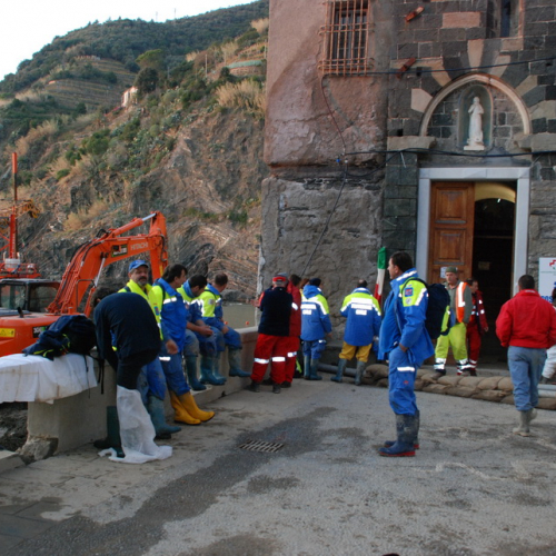Volontari impegnati a Vernazza n. 40 / 74310