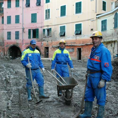 Volontari impegnati a Vernazza n. 48 / 74318