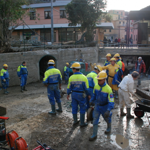Volontari impegnati a Vernazza n. 64 / 74334