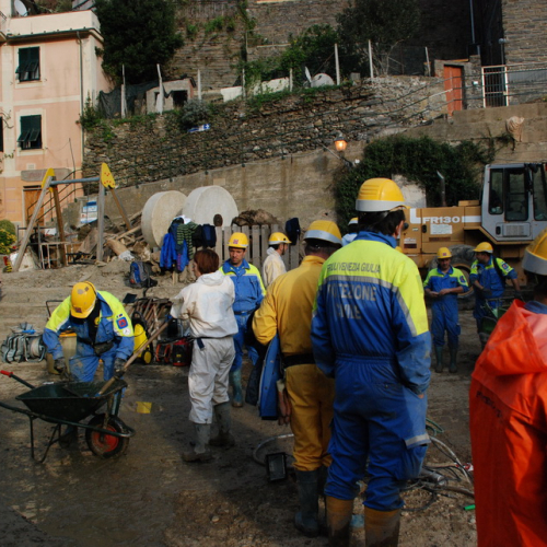 Volontari impegnati a Vernazza n. 66 / 74336